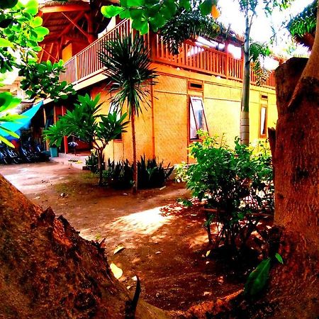 Lima Bintang Hotell Gili Trawangan Exteriör bild